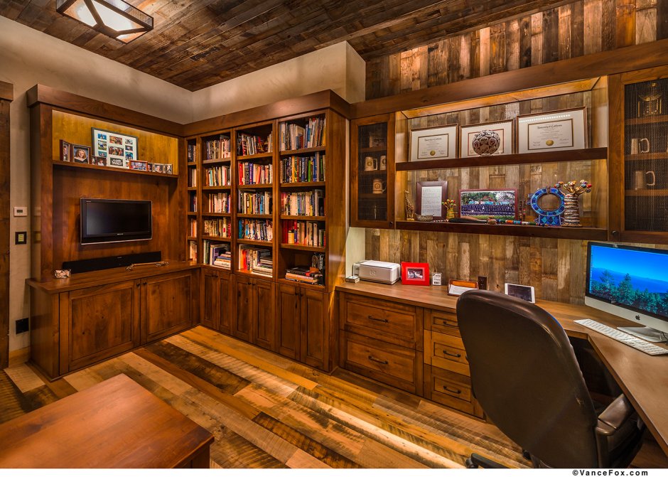 Кабинет в деревенском стиле