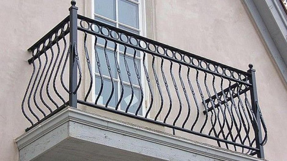 Железные перила на балкон