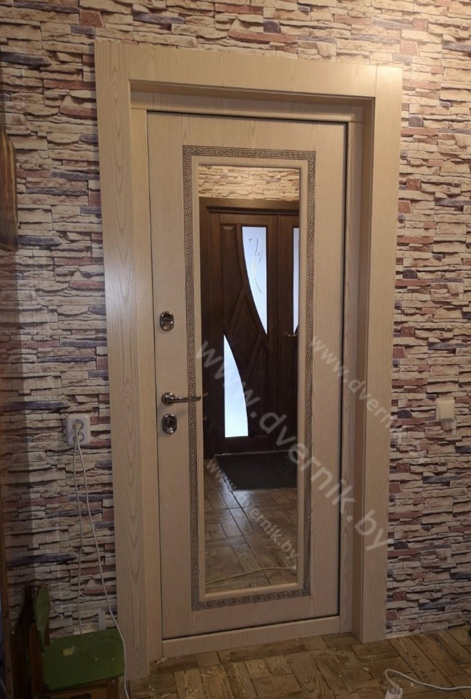 Отделка дверного проема декоративным камнем