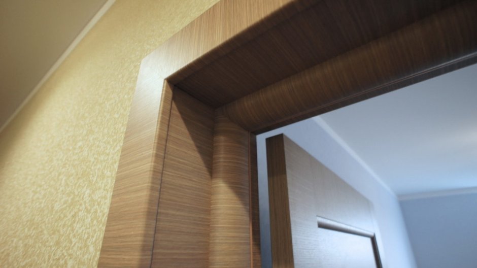 Отделка входной двери