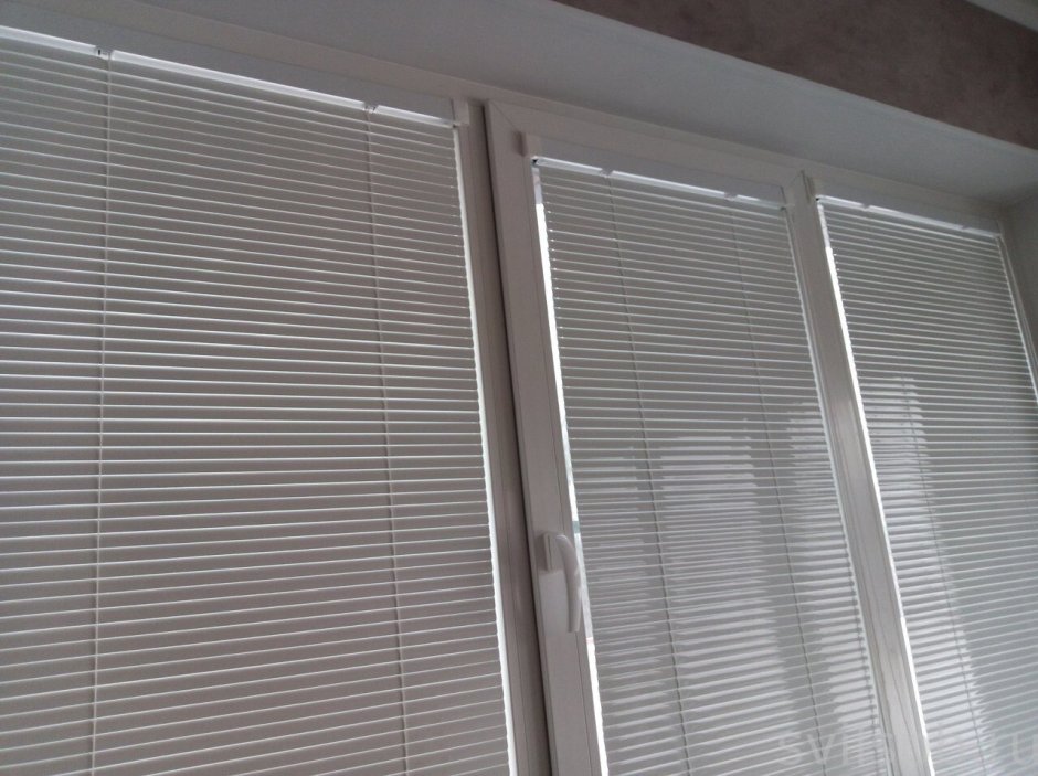 Жалюзи алюминиевые горизонтальные на откидные окна
