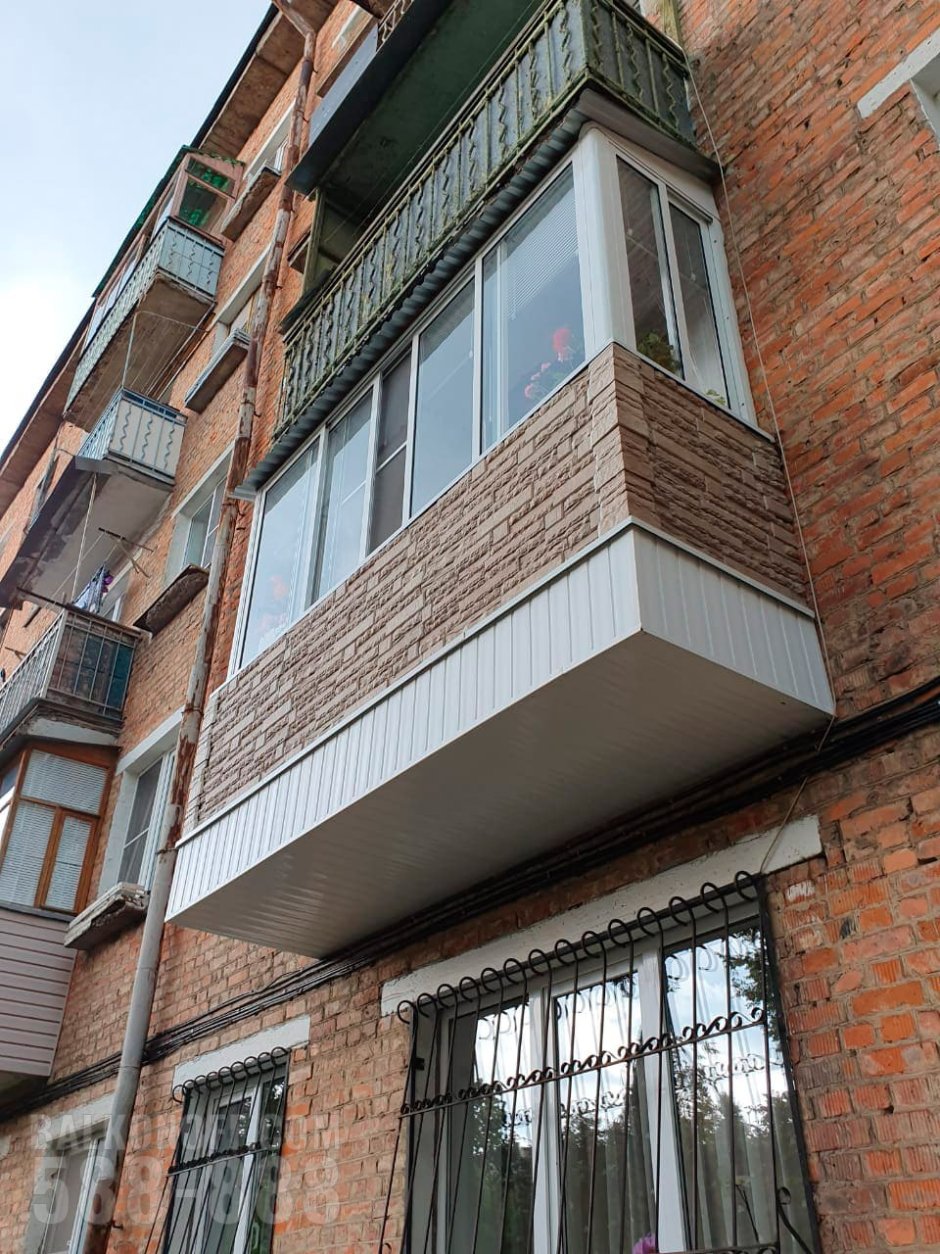 Ограждение балкона в современном стиле