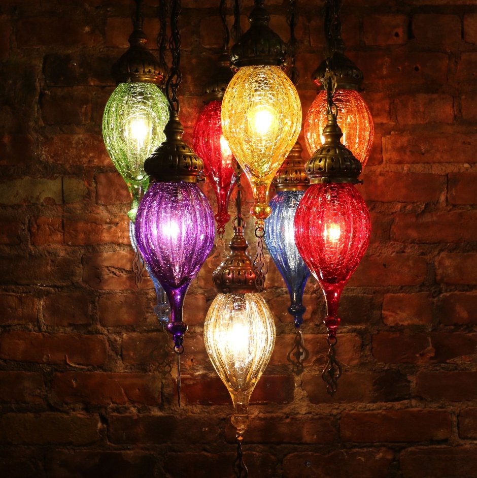 Турецкие светильники из цветного стекла в интерьере