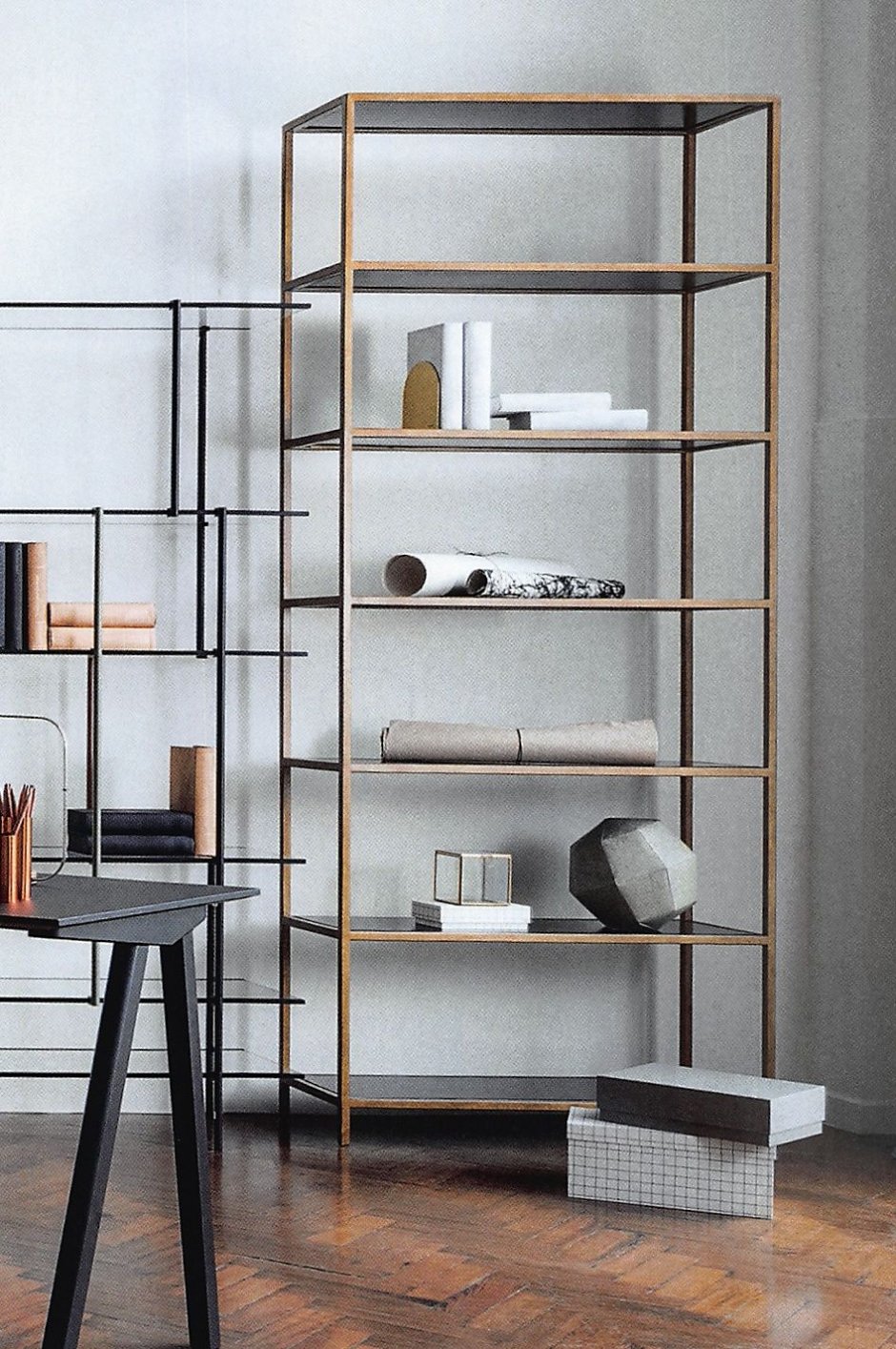 Дизайнерские стеллажи из металла