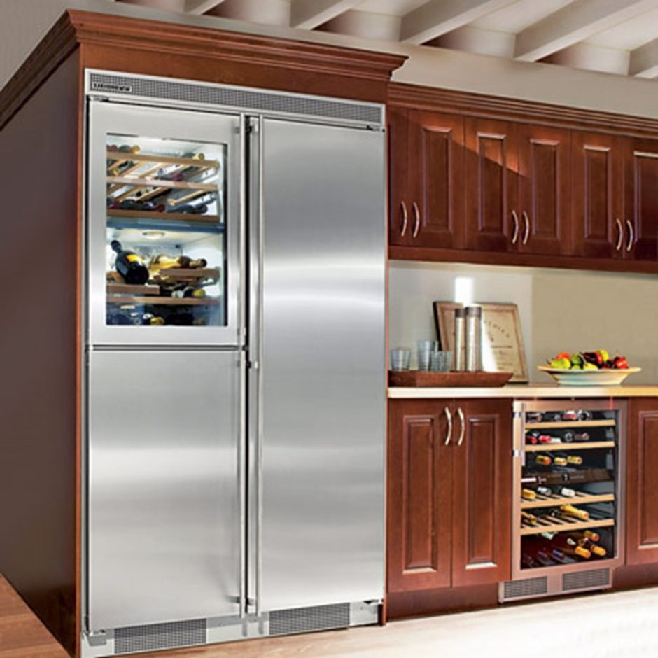 Двухдверный холодильник в кухонном гарнитуре