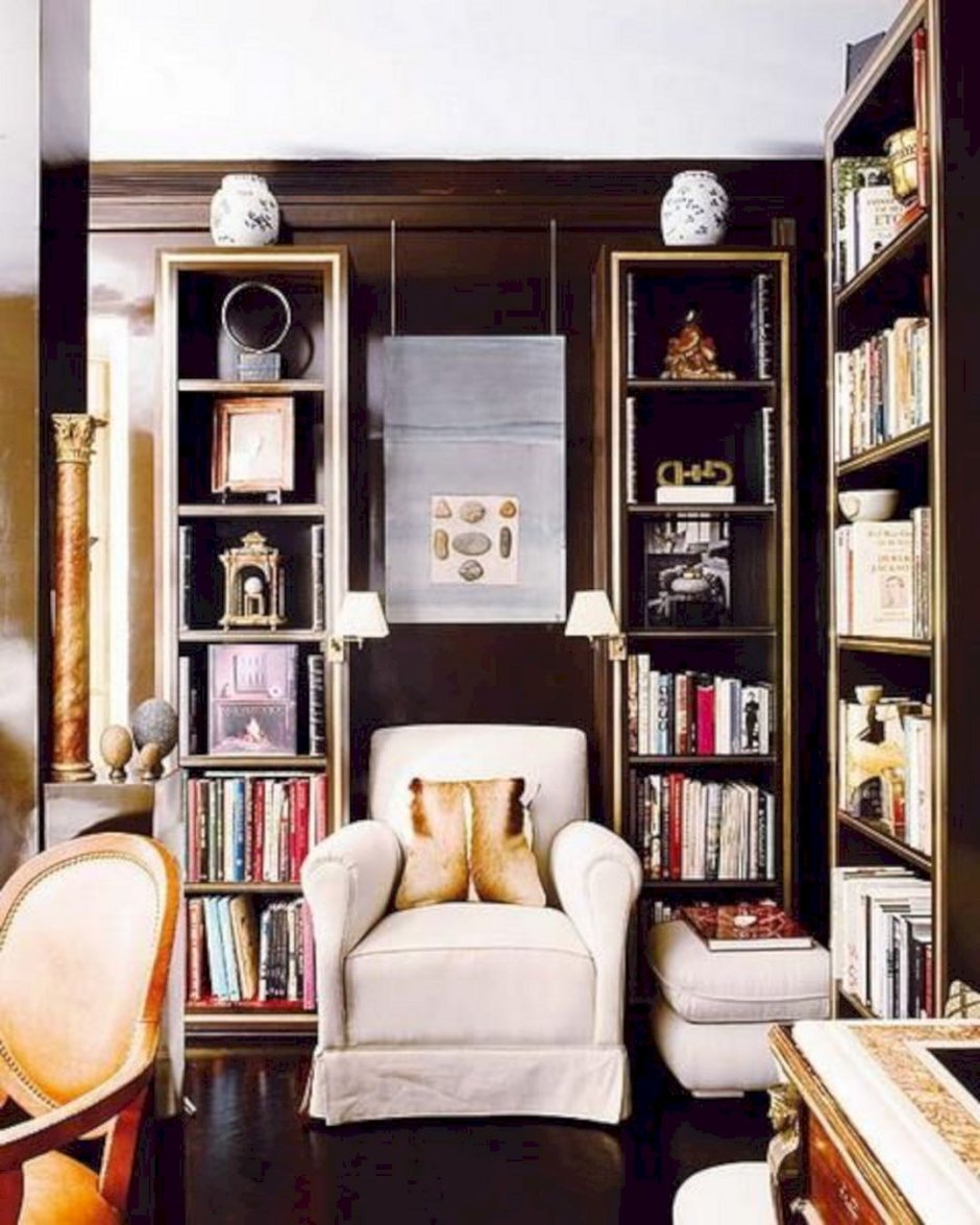 Полки из книг