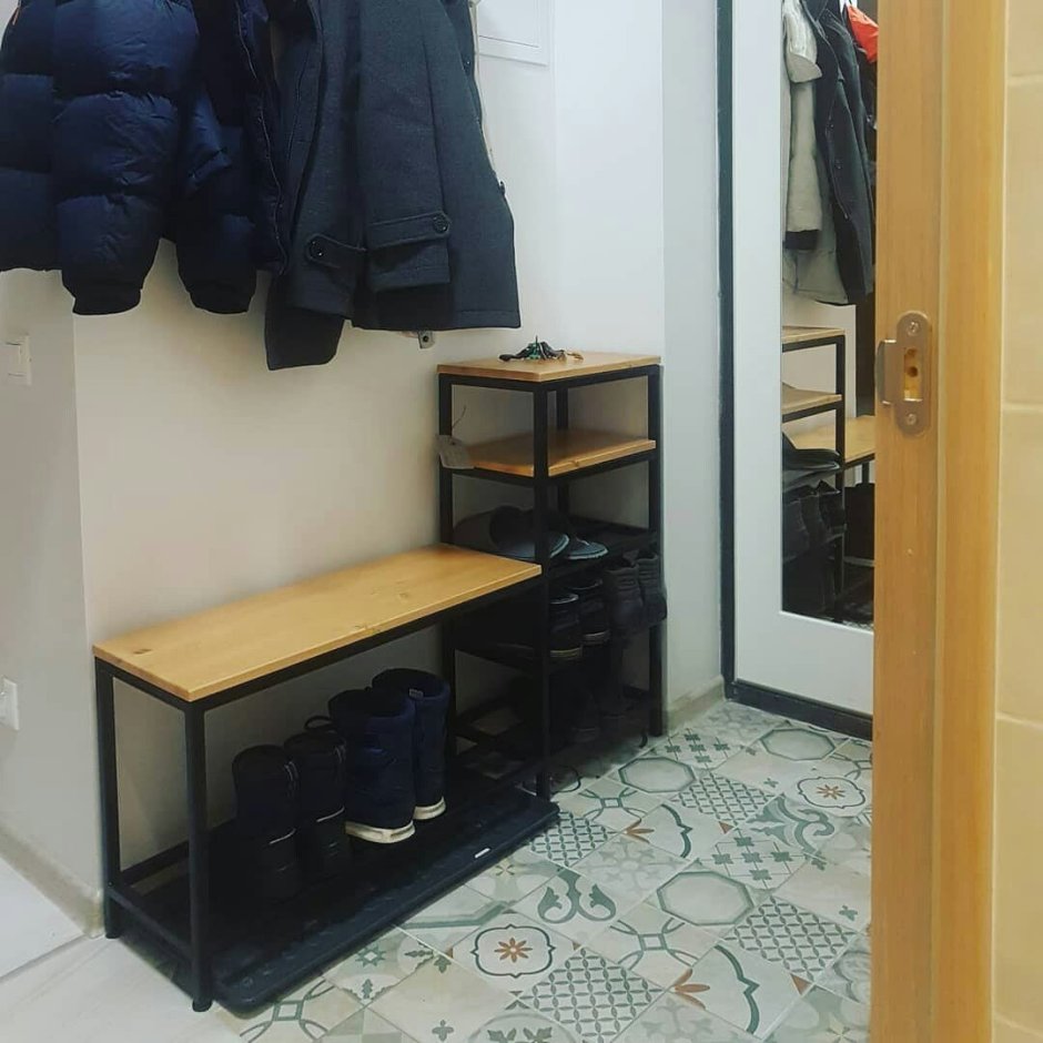 Библиотека в прихожей