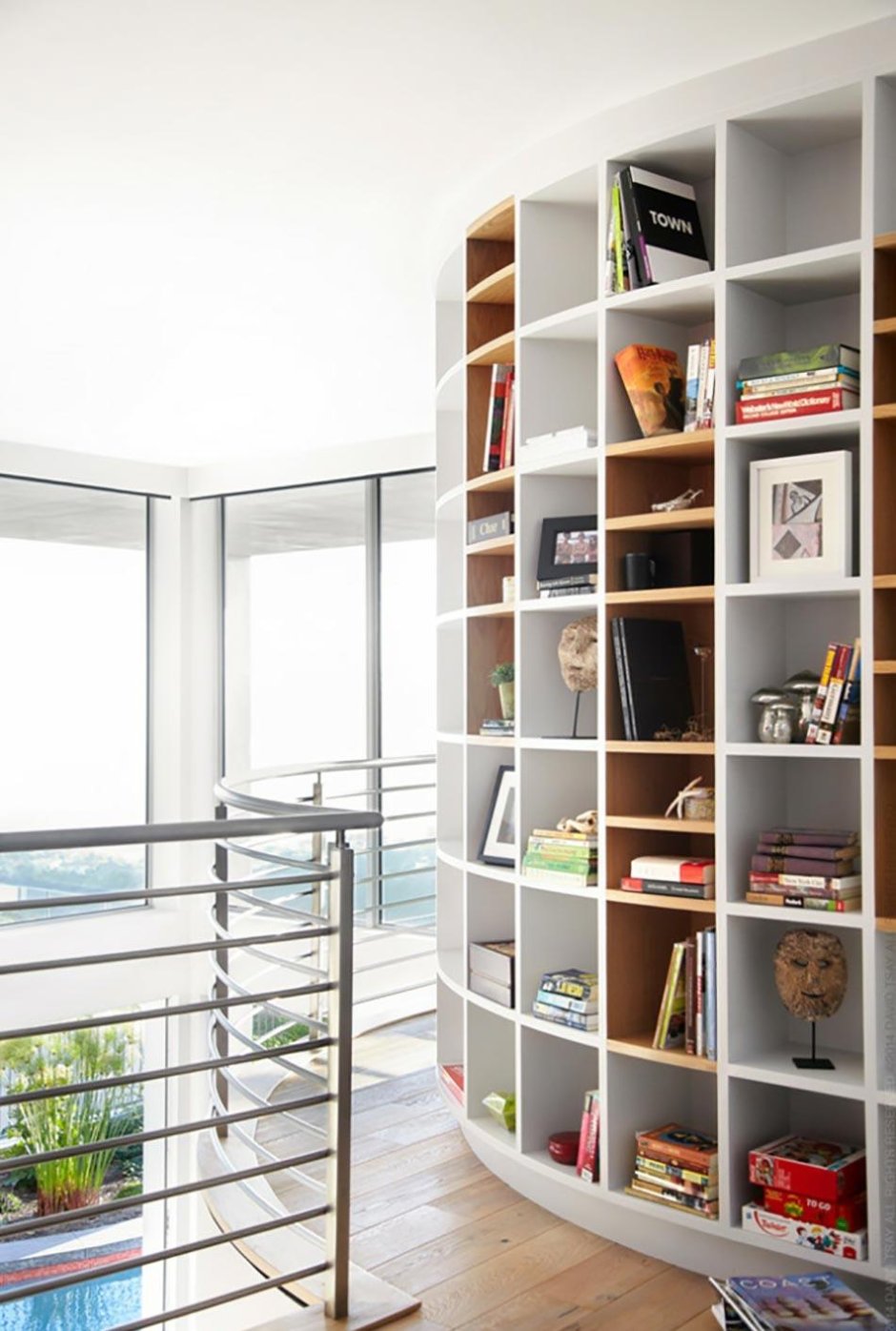 Круглые книжные полки