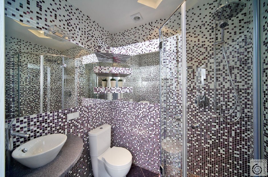 Зеркальная мозаика в туалете