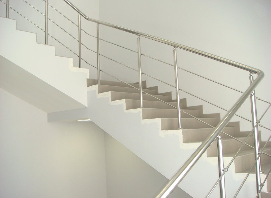Металлические перила для лестницы в частном доме