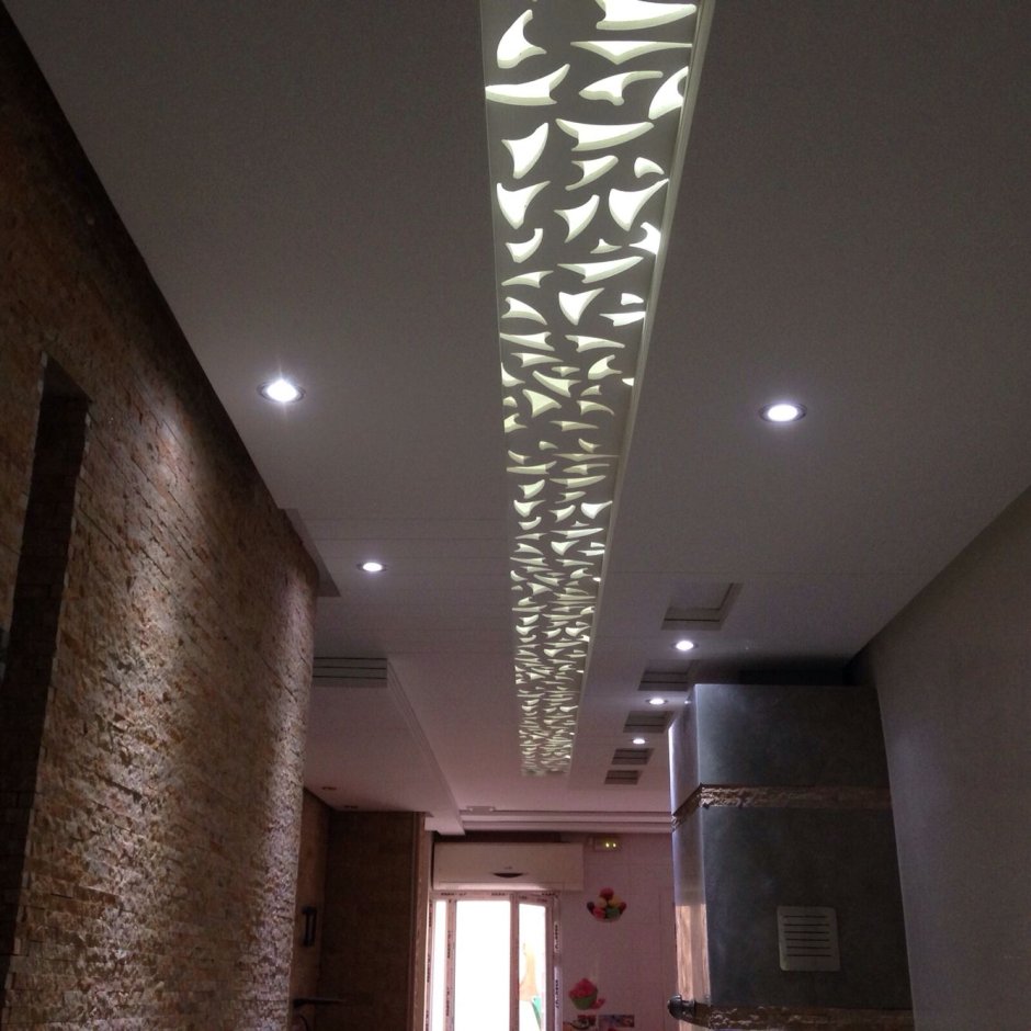 Потолок в коридоре из гипсокартона с подсветкой