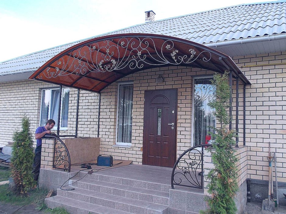 Поликарбонатный козырек