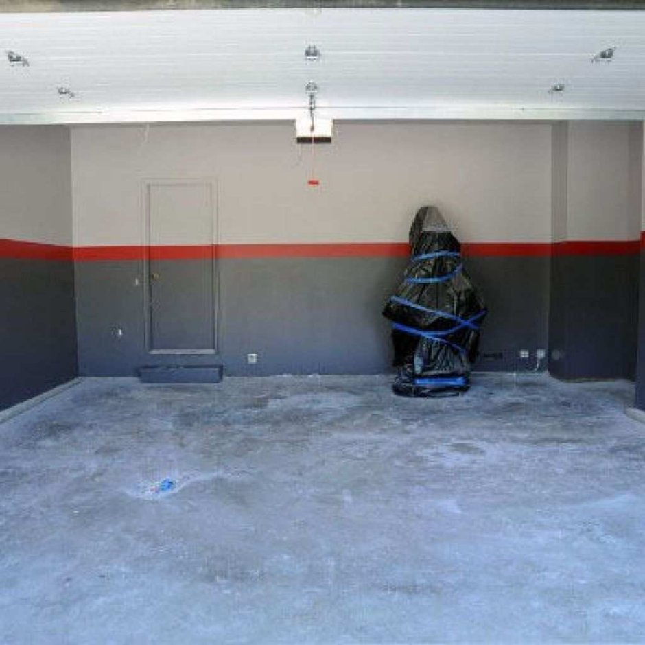 Украшение стен гаража