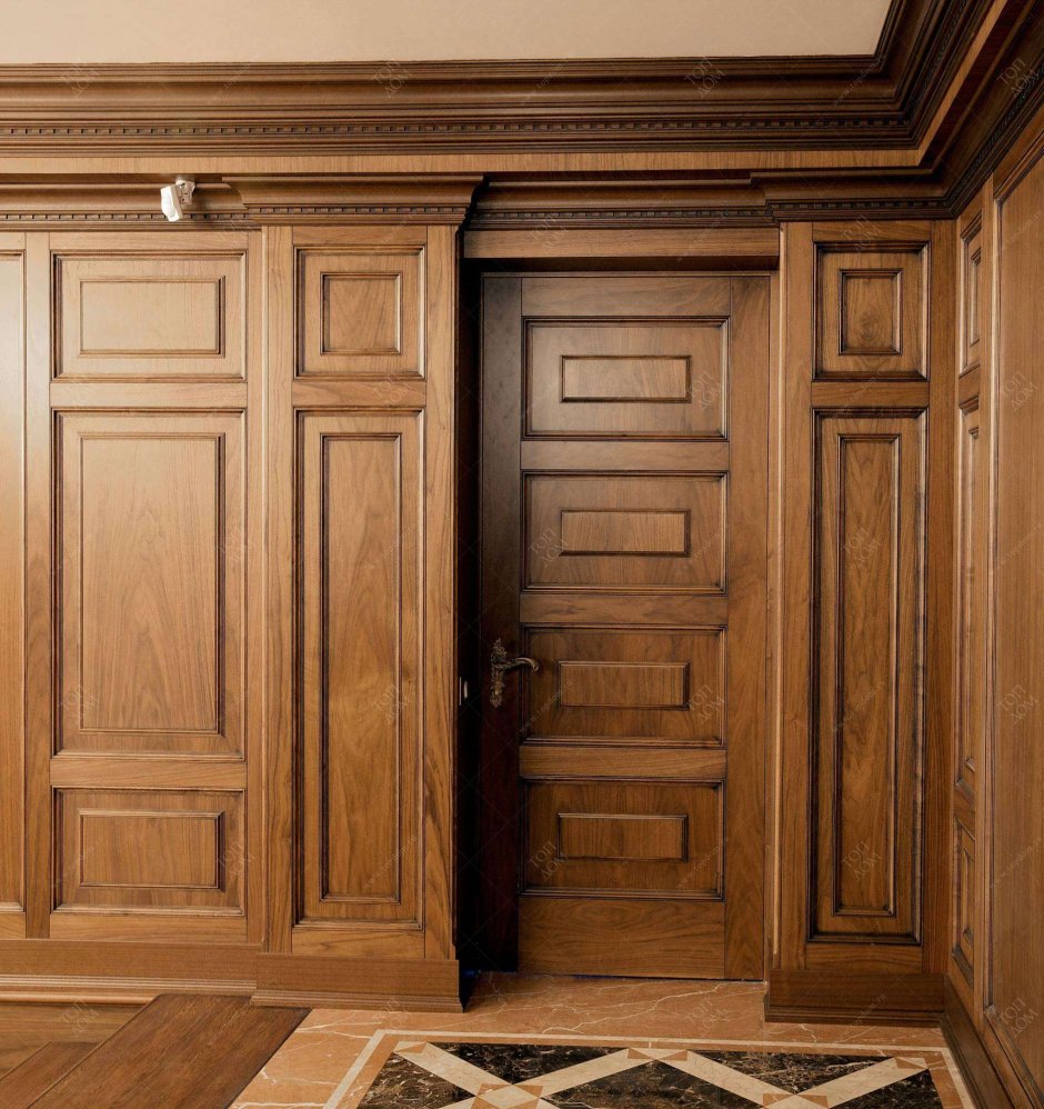Деревянная дверь в кабинет