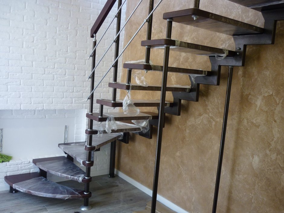 Лестницы на косоурах в современном стиле