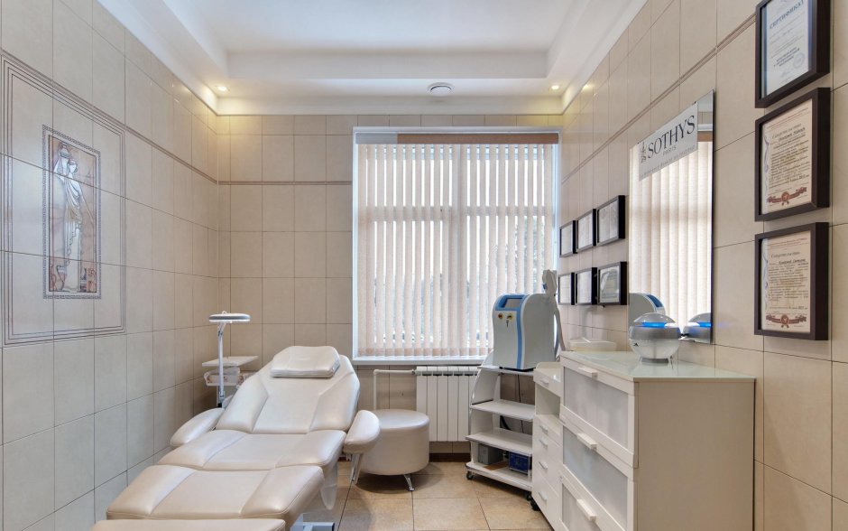 Интерьер салона красоты в белых тонах