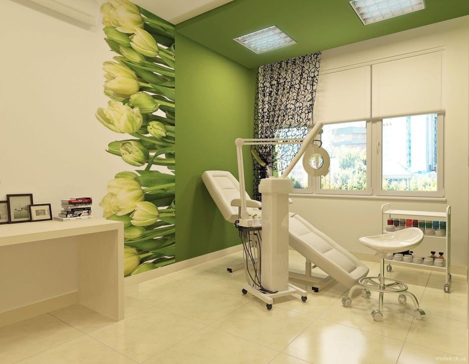 Массажный кабинет в бежевых тонах