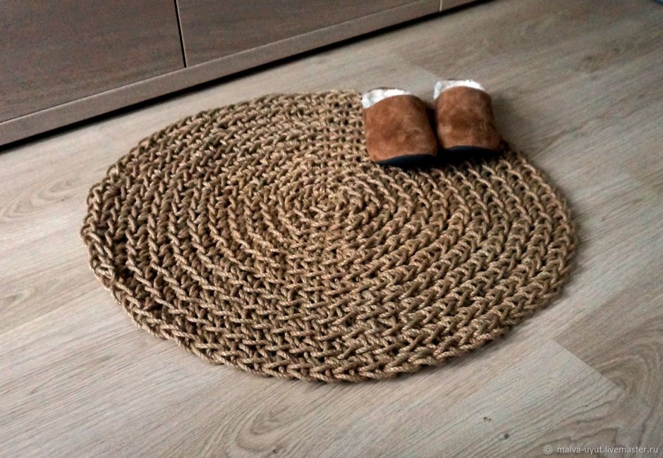 Ковер из джута крючком