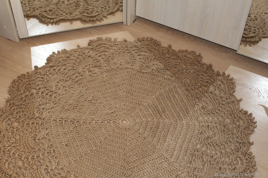 Круглый коврик из джута крючком