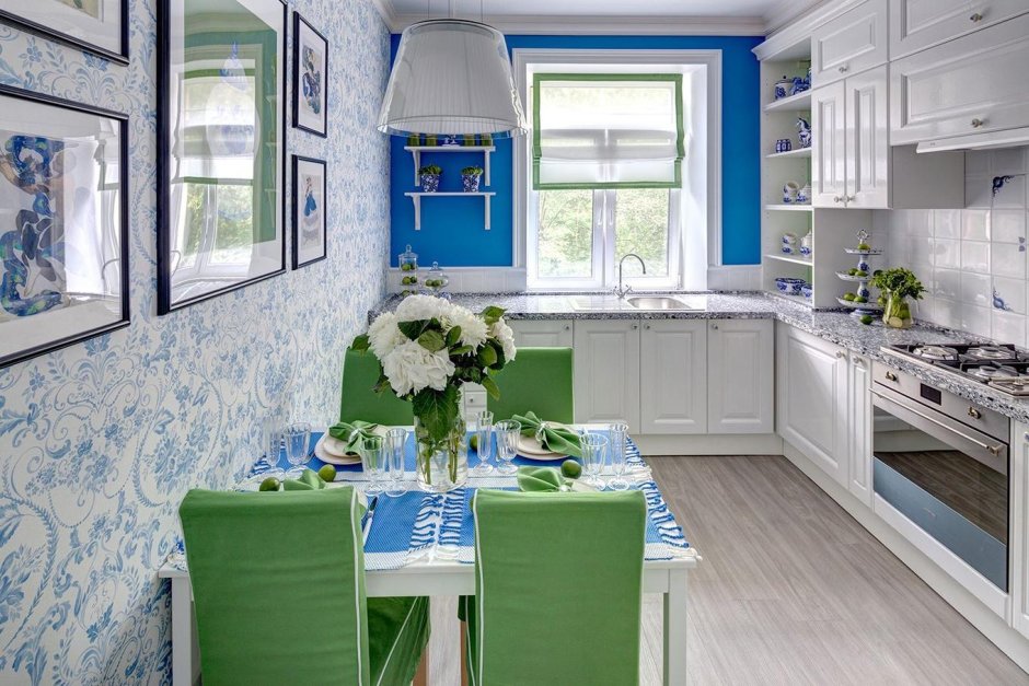 Белая кухня голубые стены