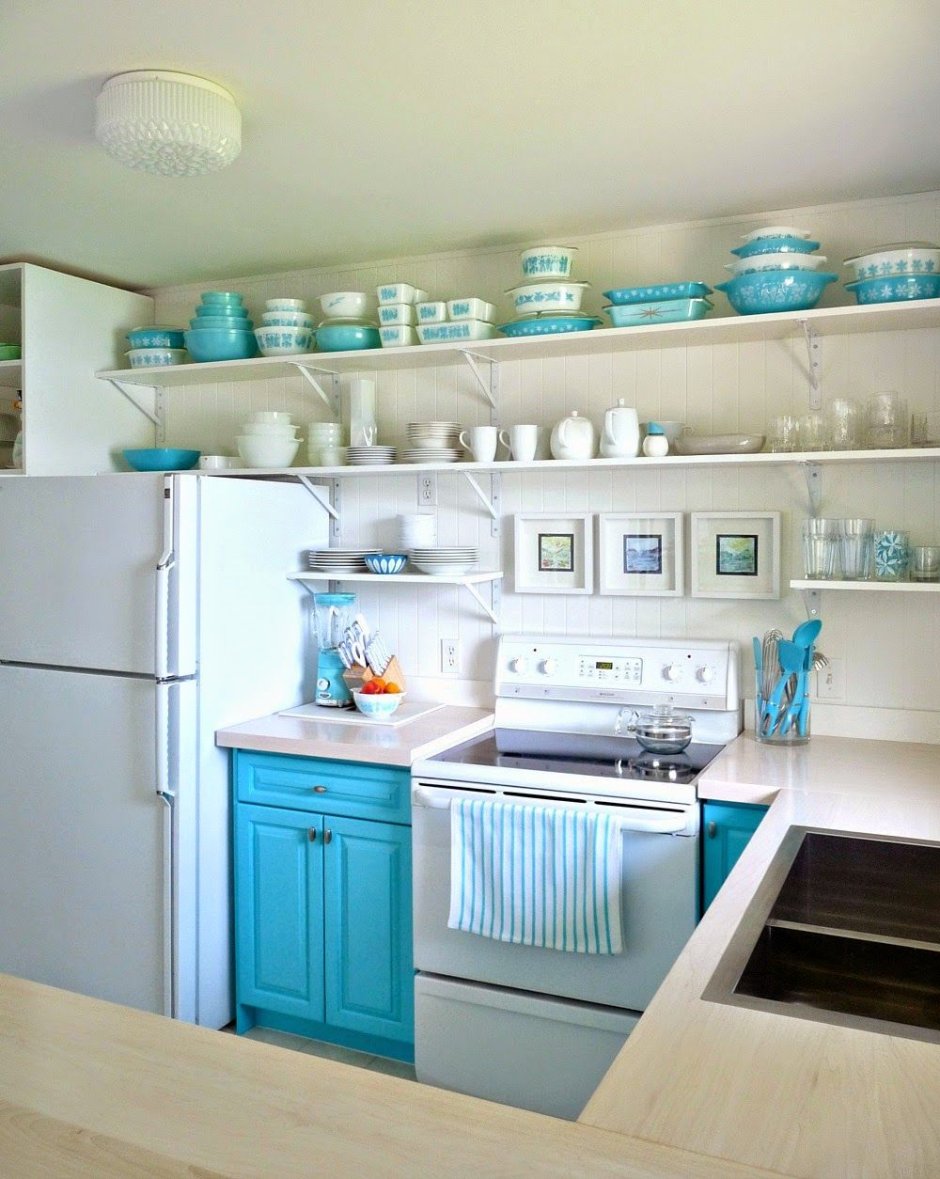 Голубые стены в интерьере кухни