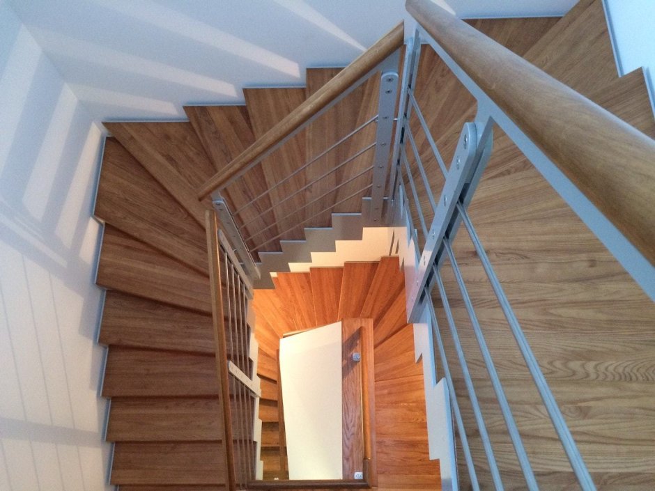 Современная двухмаршевая лестница