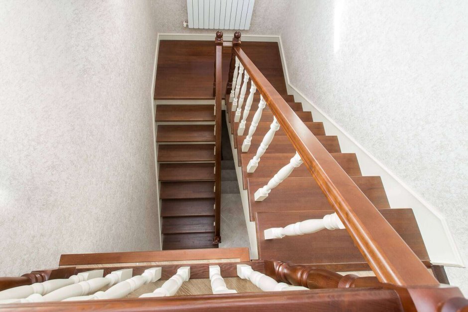 Маршевая лестница с забежными ступенями