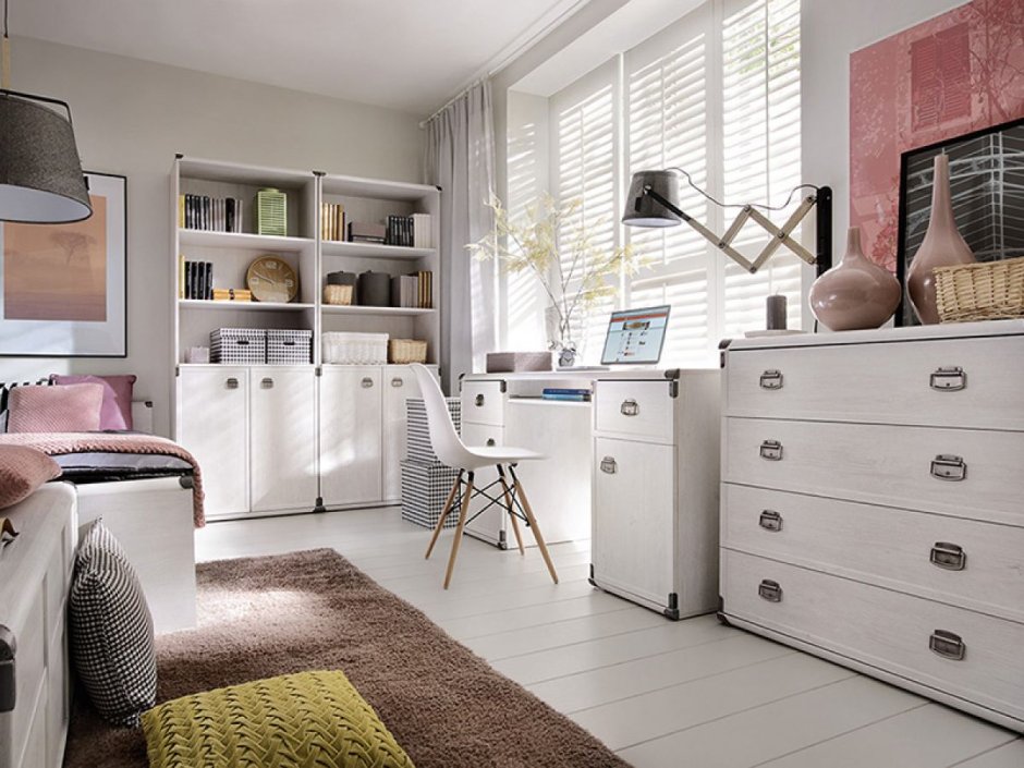 Детская с разными обоями