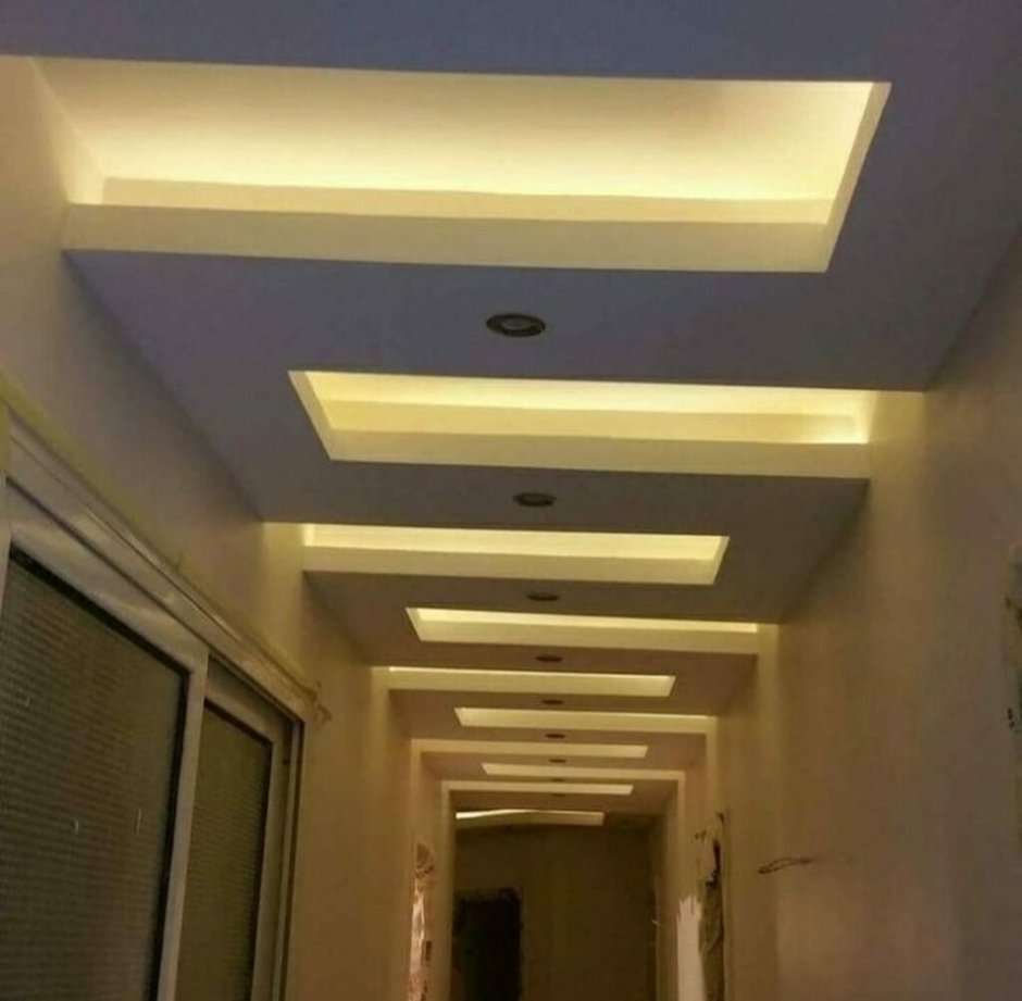 Фигурни потолки для коридо