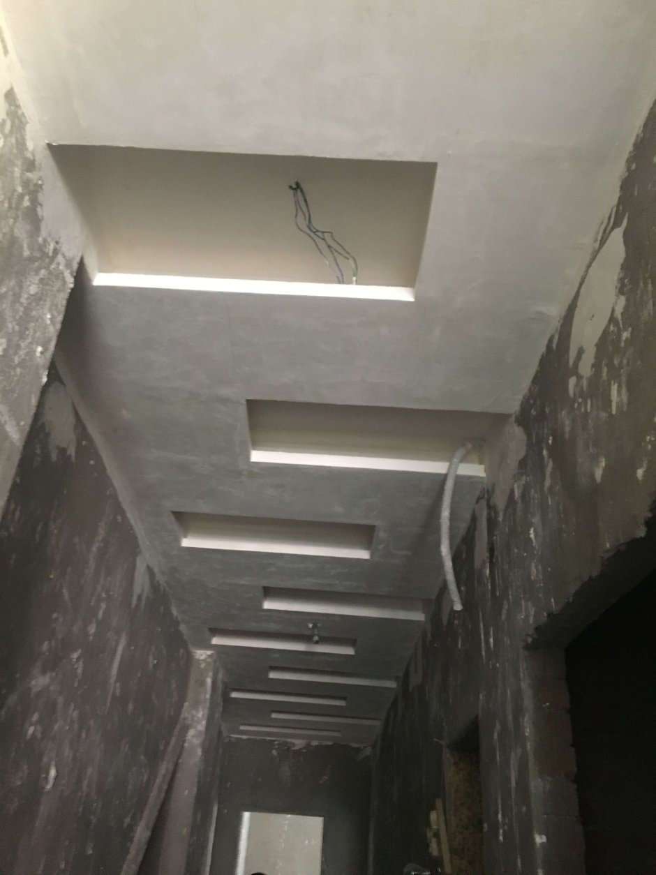 Потолки из гипсокартона для коридора змейка