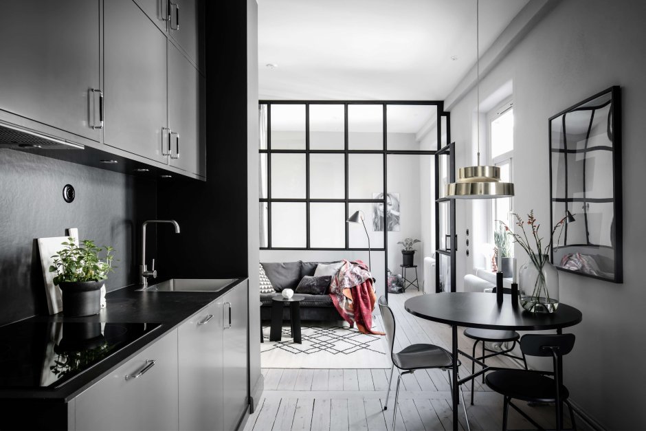 Черно белый интерьер маленькой квартиры