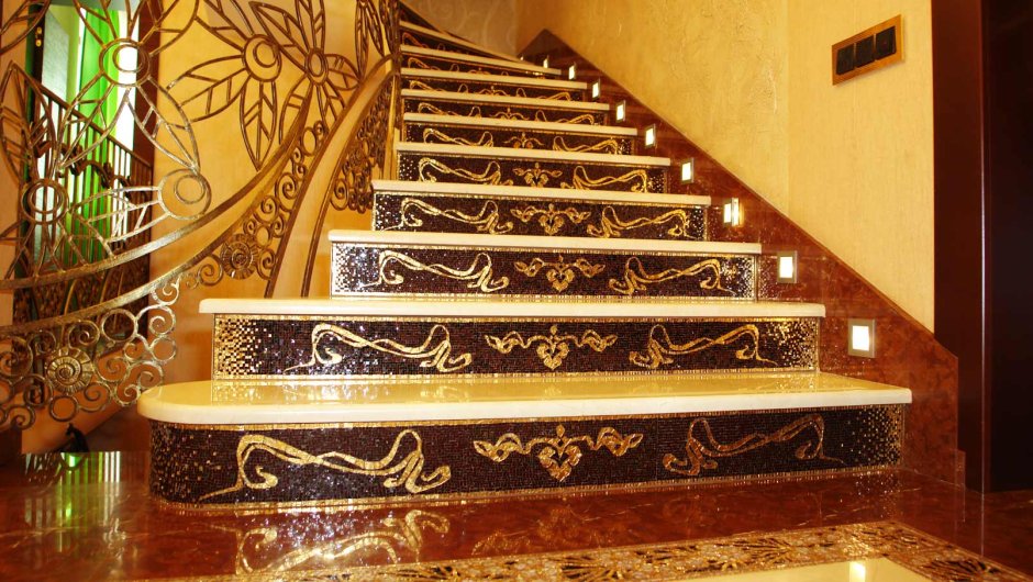 Мозаика на лестнице