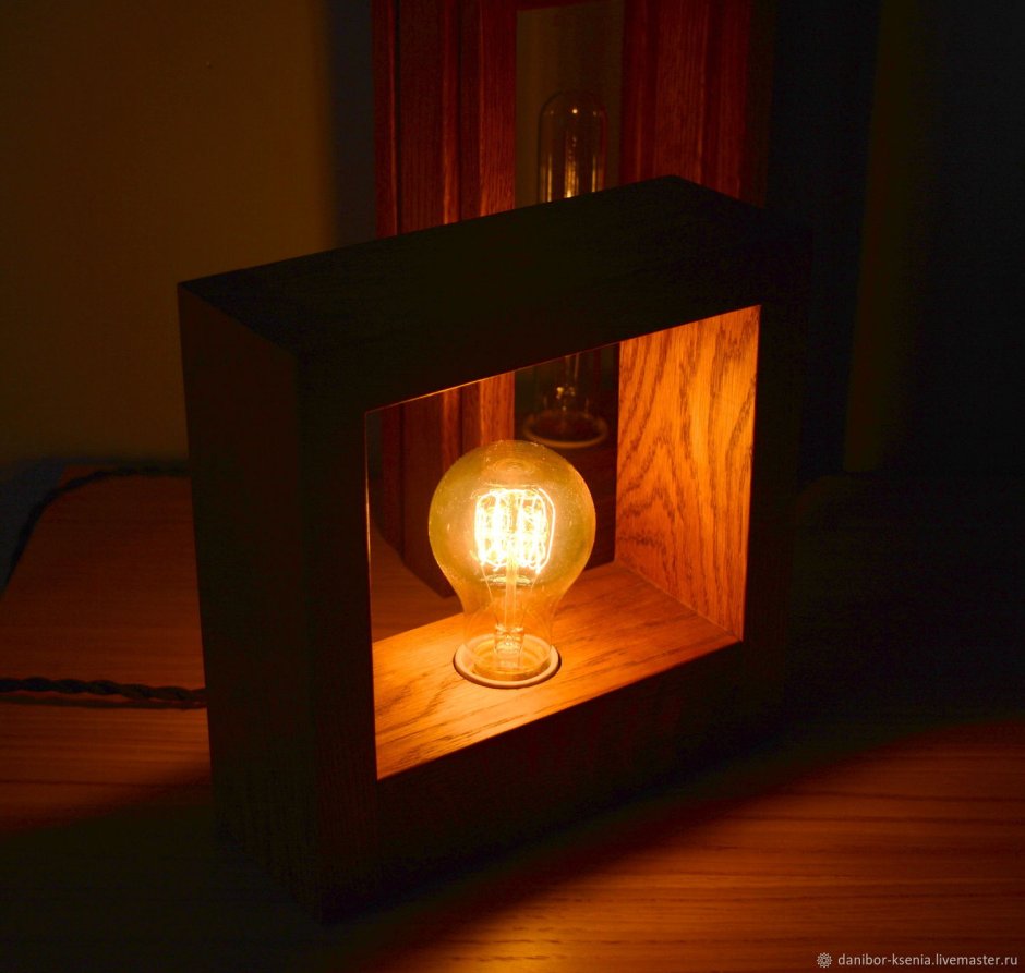 Деревянныесветильник настольный с лампой Эдисон