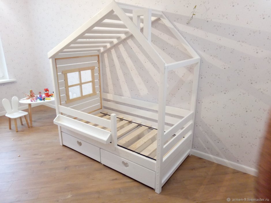 Бирюзовая детская комната с двухъярусной кроватью