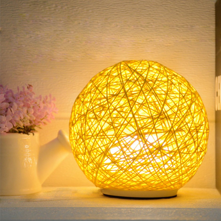 Настольный светильник-шар из ротанга Creative Rattan Ball Lamp