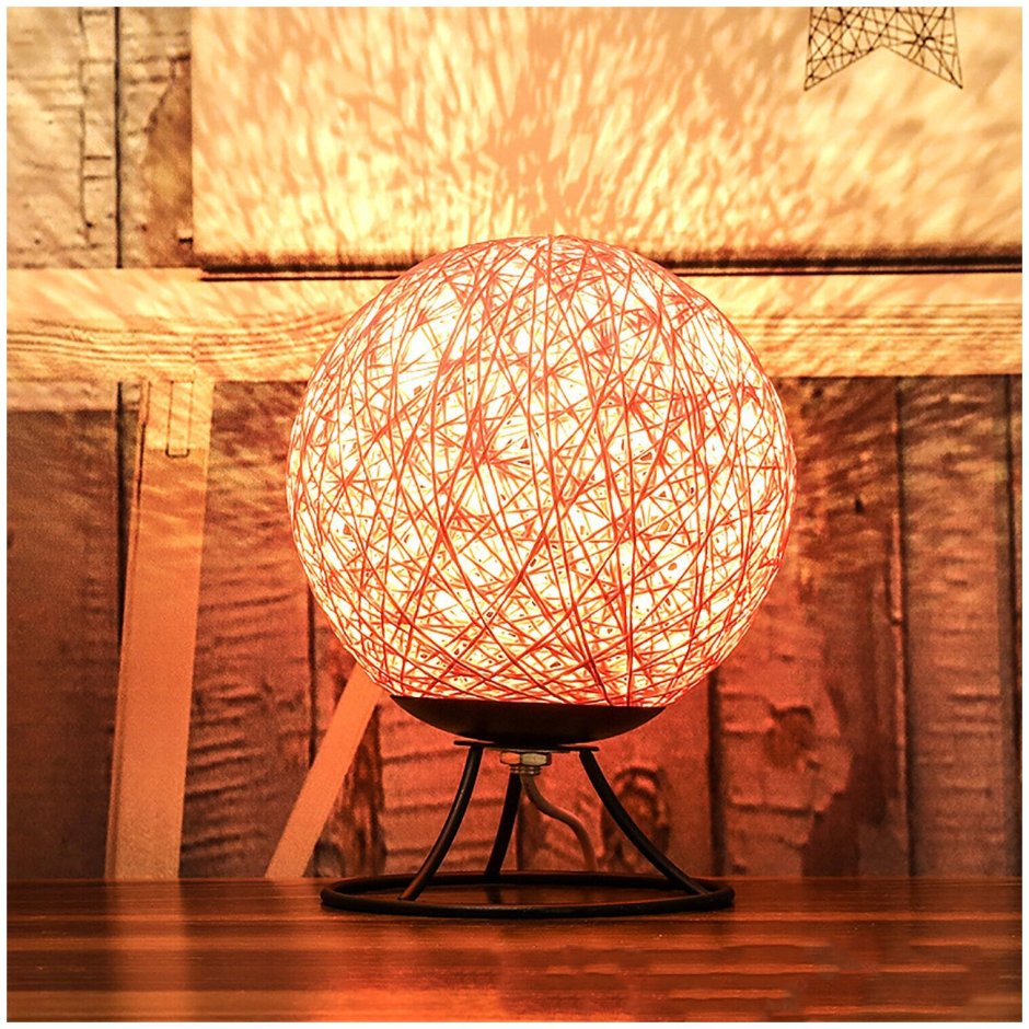 Настольный светильник-шар из ротанга Creative Rattan Ball Lamp