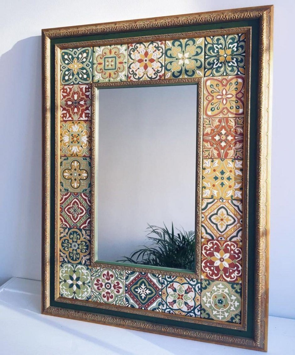 Декоративная рамка для зеркала