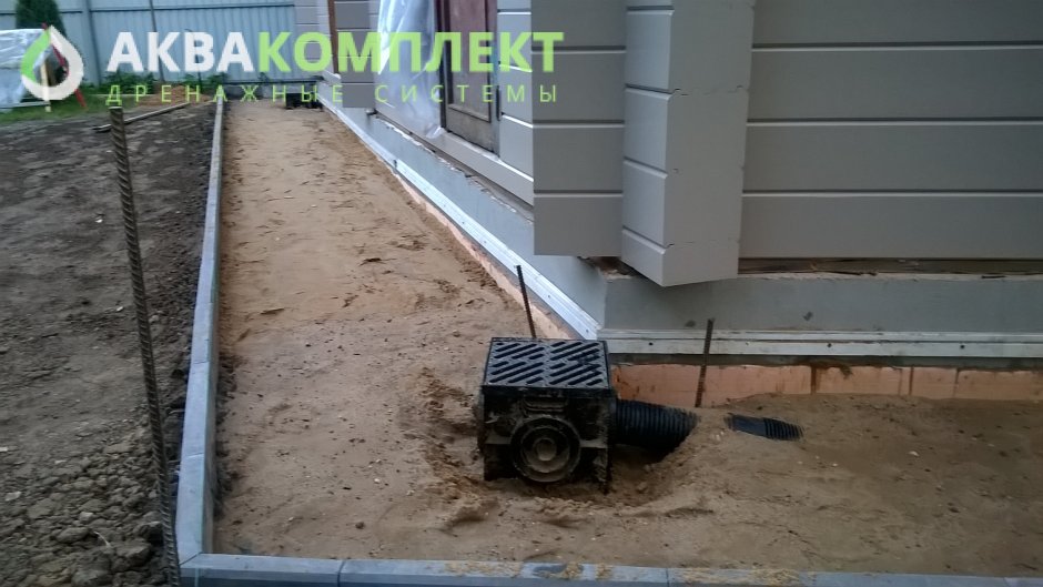 Интерьер большого гаража