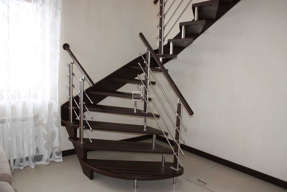 Кованые перила для лестницы с забежными ступенями