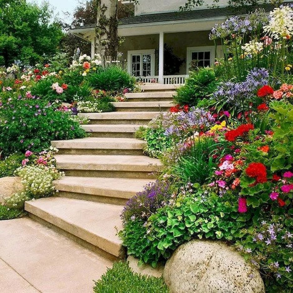 Красивые ступеньки в саду