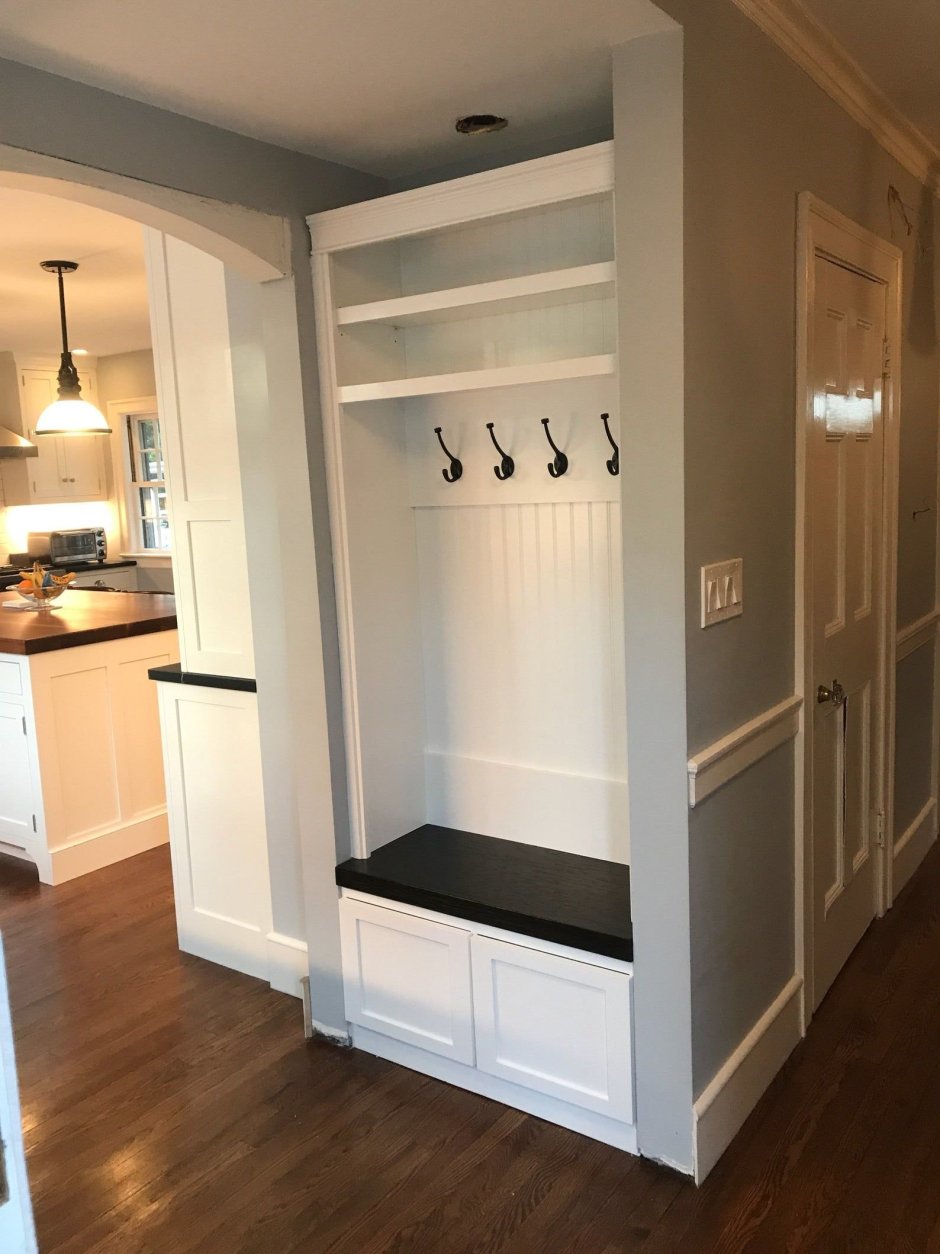 Встраиваемый холодильник в кухне до потолка