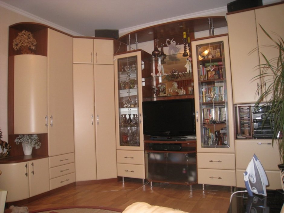 Горка с угловым шкафом