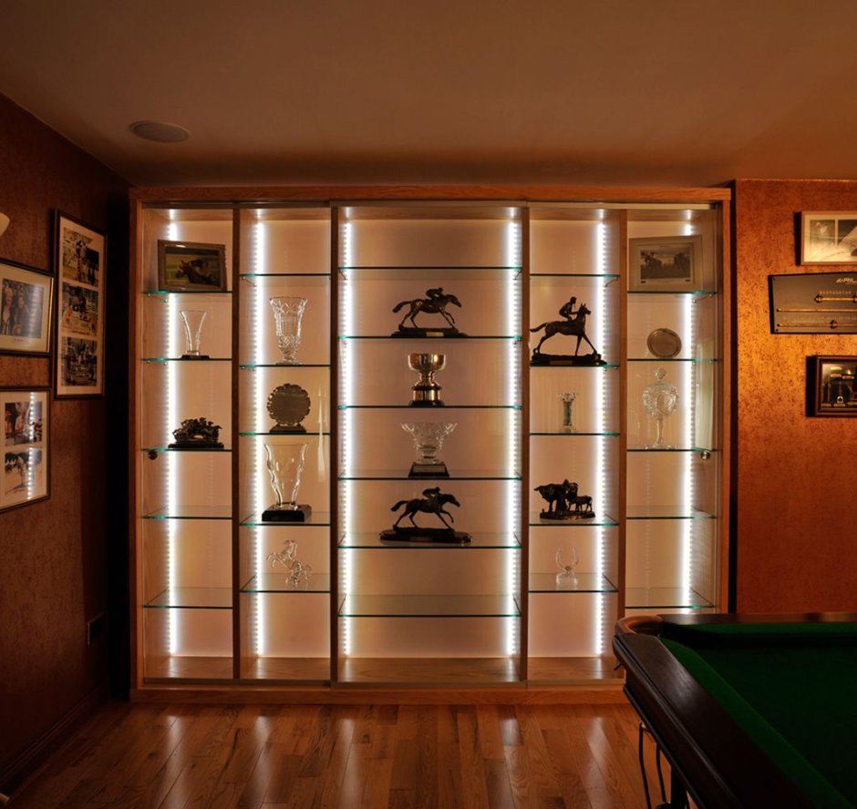 Комната с коллекциями