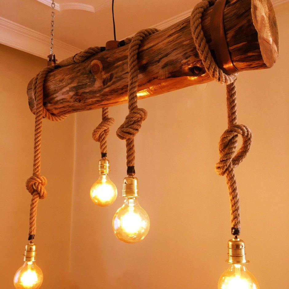 Деревянный светильник в баварском стиле