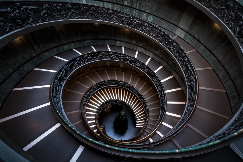 Микеланджело лестница библиотеки Лауренциана