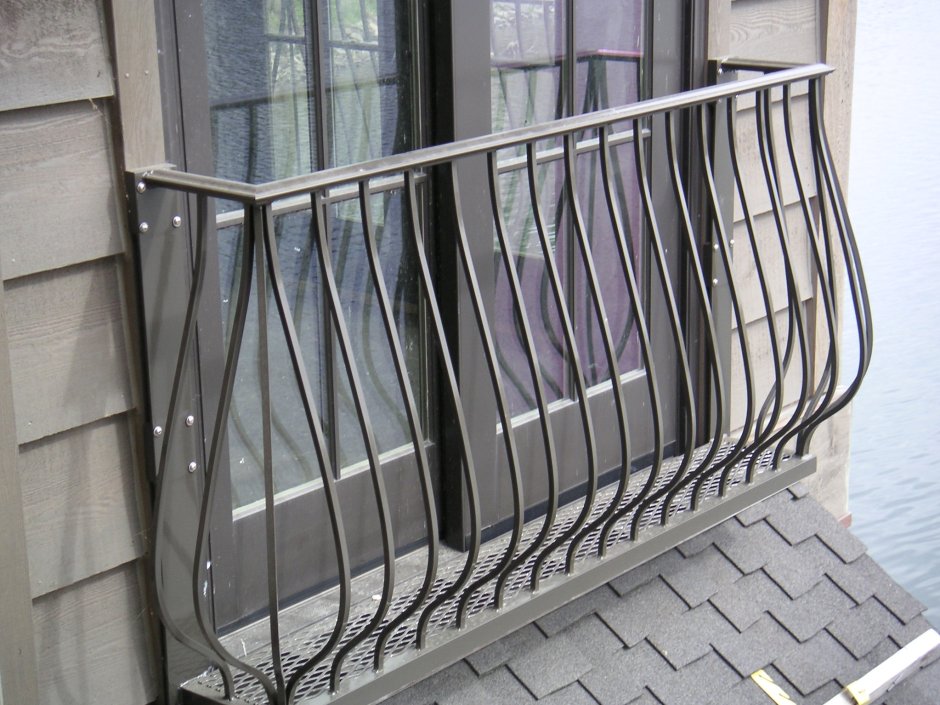 Кованый балкон в английском стиле