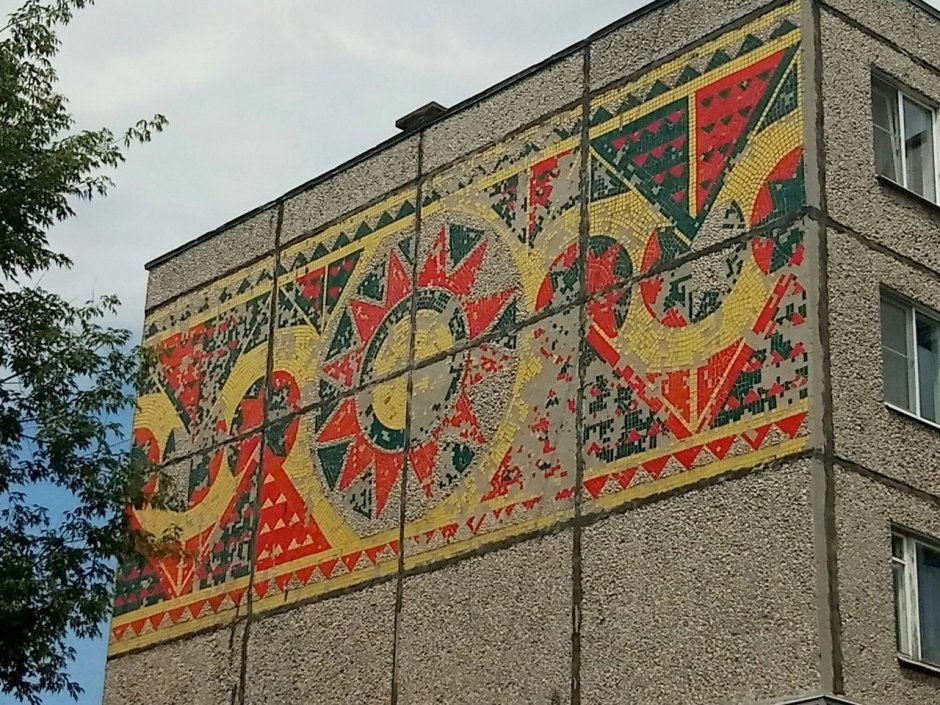 Мозаика на здании телецентра Ташкент