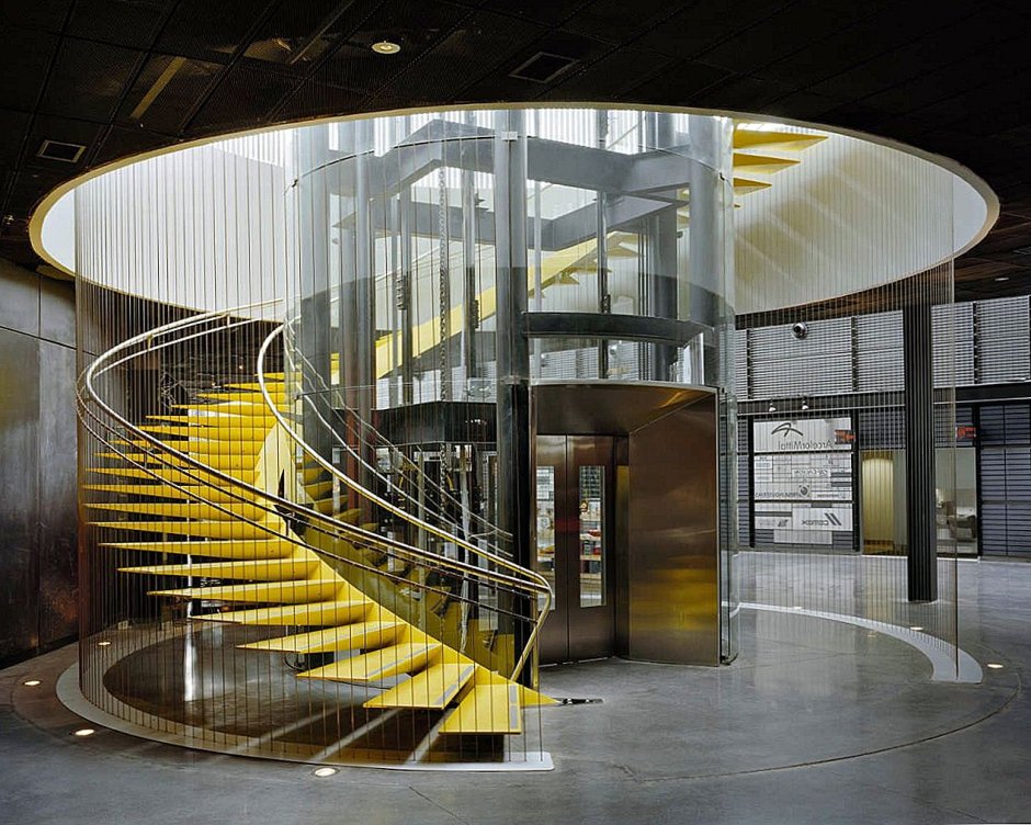 Винтовая лестница в общественных зданиях