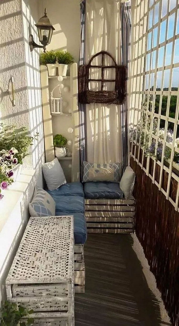 Декор открытого балкона