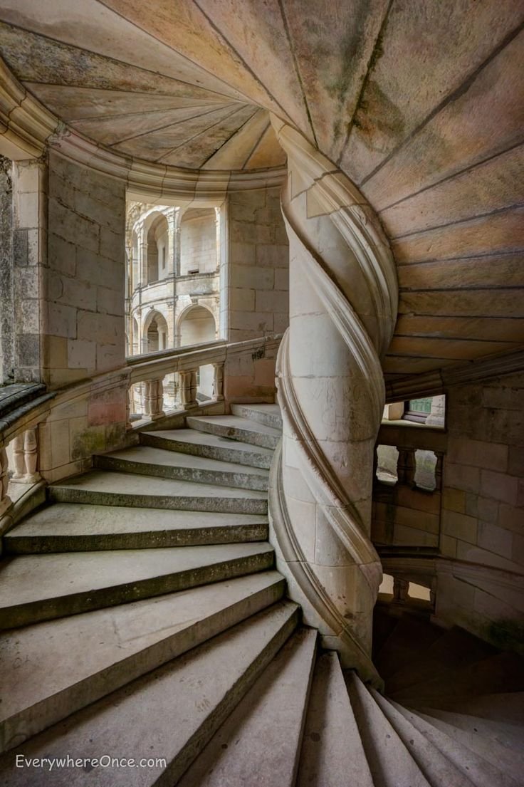 Лестница Леонардо да Винчи в замке
